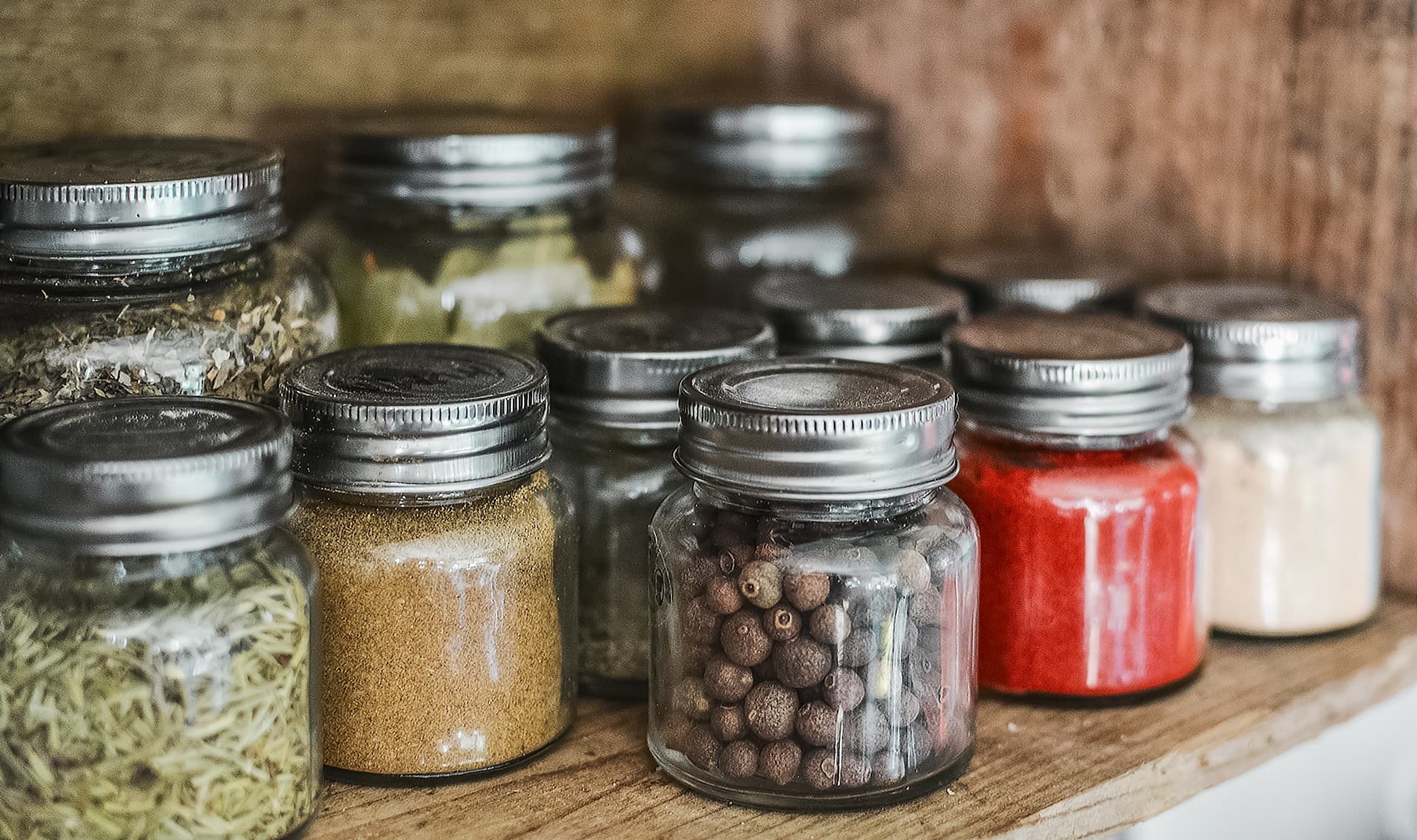 Alimentos en tarros de cristal ayudan a organizar la cocina